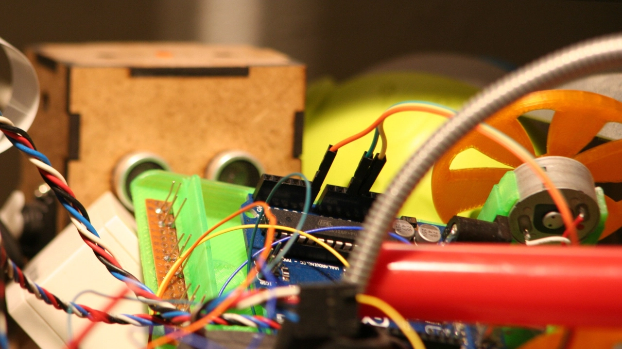 Kolorowe kable i elementy arduino